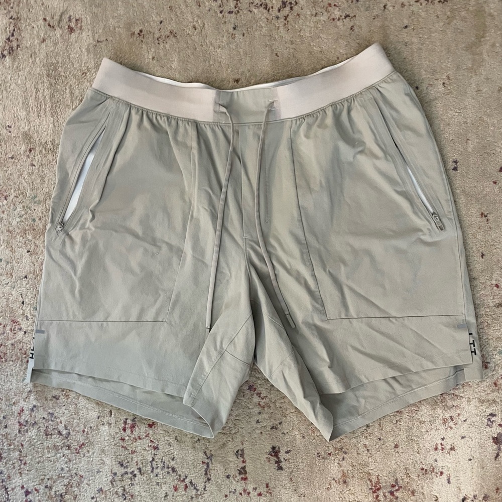 Lululemon License to Train Shorts XL